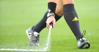 Stire din Sport : FIFA a autorizat folosirea unui spray cu spumă temporară, în ajutorul arbitrilor