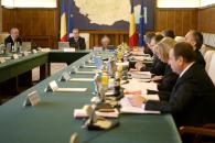 Stire din Politică-Administrație : Guvernul va aplica reducerea salariilor cu 25% și recalcularea pensiilor speciale