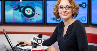 Stire din Actualitate : O prezentatoare a unui post de radio a fost înjunghiată în gât