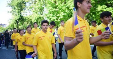 GALERIE FOTO / A început parada de Ziua Constanței. Mii de elevi defilează prin centrul orașului - 3