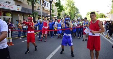 GALERIE FOTO / A început parada de Ziua Constanței. Mii de elevi defilează prin centrul orașului - 4
