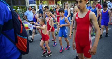 GALERIE FOTO / A început parada de Ziua Constanței. Mii de elevi defilează prin centrul orașului - 9