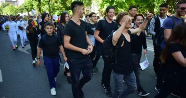 GALERIE FOTO / A început parada de Ziua Constanței. Mii de elevi defilează prin centrul orașului - 12