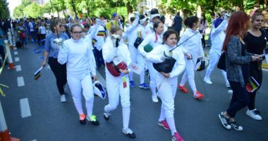 GALERIE FOTO / A început parada de Ziua Constanței. Mii de elevi defilează prin centrul orașului - 15