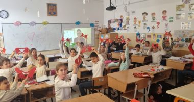 Stire din Cultură-Educație : Elevii școlilor ”Nicolae Tonitza” și ”Mihai Viteazu” din Constanța au împărtășit obiceiuri de Dragobete