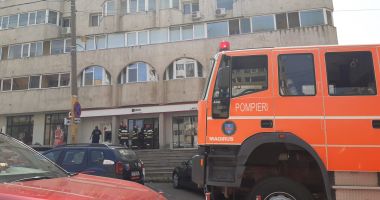 Stire din Eveniment : ALERTĂ la Trocadero: 10 persoane evacuate din sediul unei bănci!