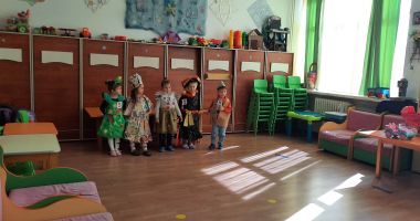 Preşcolarii de la Grădiniţa „Steluţele Mării” au defilat într-o paradă veselă şi colorată, în cadrul Săptămânii Verzi - 5