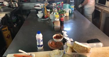 Galerie FOTO-VIDEO / Ciorbe vechi și carne tocată EXPIRATĂ DE UN AN, în cârciumile de pe litoral - 2