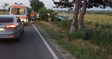 Stire din Eveniment : GALERIE FOTO / Accident rutier la Constanța. Sunt două victime