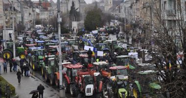 Stire din Economie : Adrian Câciu: România nu se poate descurca singură cu problemele fermierilor