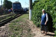 Stire din Eveniment : Un tren care transporta benzină a deraiat în Poarta 6, la câțiva metri de o stație RATC (galerie foto)