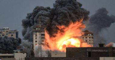 Stire din Eveniment : MAE: 14 cetăţeni români şi familiile acestora, evacuaţi din Fâşia Gaza, au ajuns în România