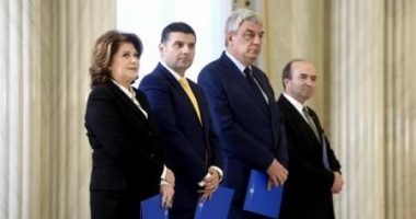 Stire din Politică-Administrație : Noii miniștri din Guvernul Grindeanu au depus jurământul de învestitură