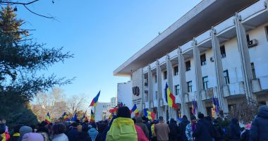 UPDATE Protest în fața Prefecturii. „Vrem alegeri libere și o democrație funcțională!” - 2