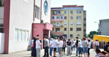 GALERIE FOTO. Elevii au ieșit de la examen! Subiecte matematică clasa a 8-a - 3