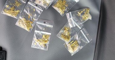 Stire din Eveniment : Dealeri prinși cu zeci de pliculețe cu ETNOBOTANICE. Au fost ARESTAȚI!