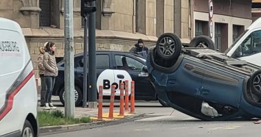 Accident rutier pe bulevardul Ferdinand! O mașină s-a răsturnat - 2