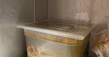 Restaurant din Ovidiu, în centrul unui scandal. Sute de kilograme de alimente retrase de la vânzare - 6