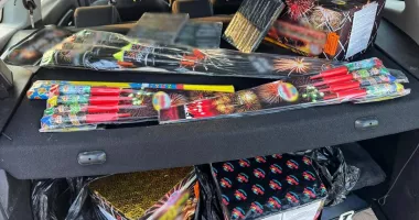 Stire din Eveniment : Articole pirotehnice descoperite într-un autoturism de către polițiștii de frontieră constănțeni