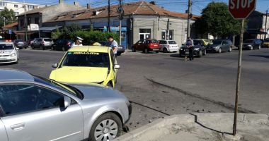 GALERIE FOTO / Accident rutier la intersecția străzilor București și Oborului. Trei autoturisme implicate - 3