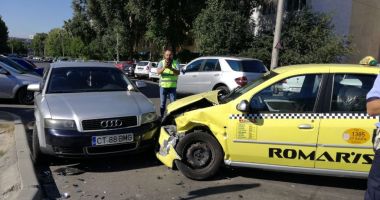 GALERIE FOTO / Accident rutier la intersecția străzilor București și Oborului. Trei autoturisme implicate - 5