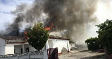 Incendiu violent în județul Constanța! Arde o casă - 3