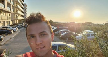 Stire din Social : Mihai Trăistariu, supărat pe turiștii care lasă aerul condiționat pornit în cameră atunci când merg la plajă
