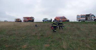 Accident între un tir și un autoturism, în Sibioara! O persoană este încarcerată - 3