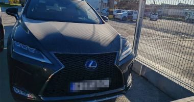 Două autoturisme de lux căutate în Suedia și-au făcut apariția în Portul Constanța - 2
