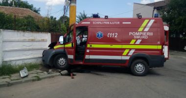GALERIE FOTO / Ambulanță SMURD, lovită de un autoturism, în Constanța. Intervine SMURD-ul - 4