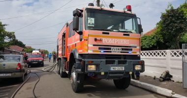 GALERIE FOTO / INCENDIU PUTERNIC LA CONSTANȚA, ÎN PALAZU MARE. Focul se extinde! - 5