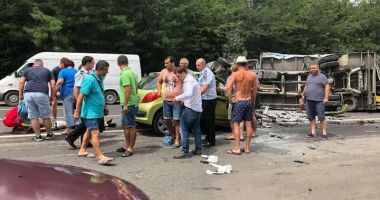 VIDEO. ACCIDENT LA COSTINEȘTI! MAI MULTE VICTIME! ELICOPTERUL SMURD, LA FAȚA LOCULUI - 4