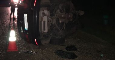 GALERIE FOTO / BMW izbit în copaci, după ce șoferul a pierdut controlul volanului în curbă - 4
