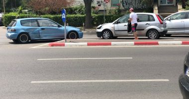 GALERIE FOTO. ACCIDENT RUTIER ÎN ZONA CITY MALL. DOUĂ MAȘINI IMPLICATE - 3