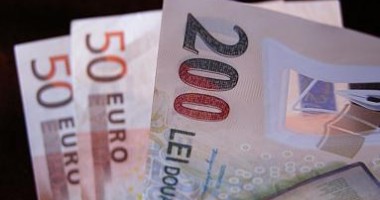 Leul a pierdut ceva teren în fața euro