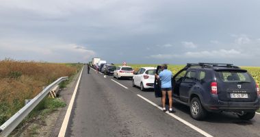 VIDEO. Pompierii constănțeni, în alertă! ARDE O MAȘINĂ
