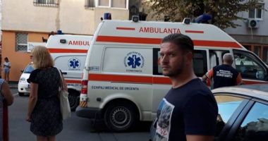 GALERIE FOTO / EXPLOZIE la un bloc pe strada Mircea cel Bătrân. Trei persoane au fost rănite, între care și un copil - 2