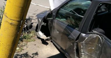 GALERIE FOTO / Accident grav în cartierul Km 5. O mașină a ricoșat în stâlp - 3