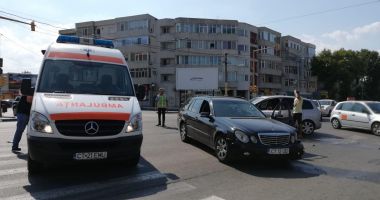 GALERIE FOTO / Accident rutier la intersecția bulevardului Tomis cu strada Ion Rațiu. Două persoane au fost rănite - 2