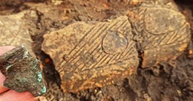 Statuete de lut şi obiecte de metal vechi de câteva mii de ani, descoperite de arheologi