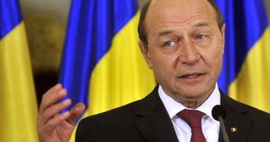 Stire din Politică-Administrație : Băsescu: România se va prăbuși dacă în paralel cu împrumuturile pentru plata pensiilor nu se vor face investiții