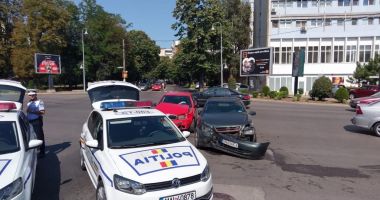 GALERIE FOTO / ACCIDENT RUTIER în zona Gării CFR. Două autoturisme au fost avariate - 2