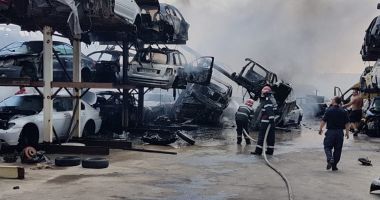 IMAGINI SPECTACULOASE! Ce a rămas în urmă, după incendiul care a cuprins un parc auto din Agigea - 3