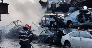 IMAGINI SPECTACULOASE! Ce a rămas în urmă, după incendiul care a cuprins un parc auto din Agigea - 4
