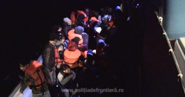 Stire din Eveniment : 38 de imigranți, printre care  17 copii,  salvați de polițiștii Gărzii de Coastă