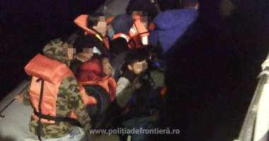 38 de imigranți, printre care  17 copii,  salvați de polițiștii Gărzii de Coastă - 2