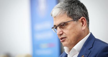 Stire din Politică-Administrație : Camera Deputaților a respins moţiunea simplă împotriva ministrului Finanţelor