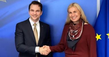 Stire din Economie : Soarta minerilor din Valea Jiului se decide la Bruxelles. România nu poate renunța încă la cărbune