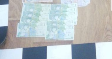 VIDEO / Două hoațe care furaseră un rucsac, prinse de politiștii locali - 2