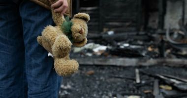 Stire din Actualitate : Copiii ucraineni răpiți de Rusia reeducați în 40 de baze militare